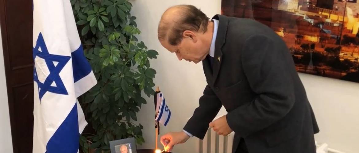 Izrael budapesti nagykövete is gyertyát gyújtott Jichák Rabin emlékére